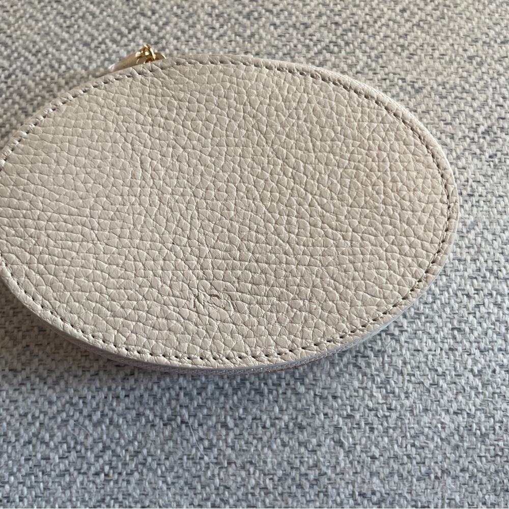 Cuyana Pebbled Leather Oval Jewelry Case in Light Beige with Gold Accent - Picture 4 of 7